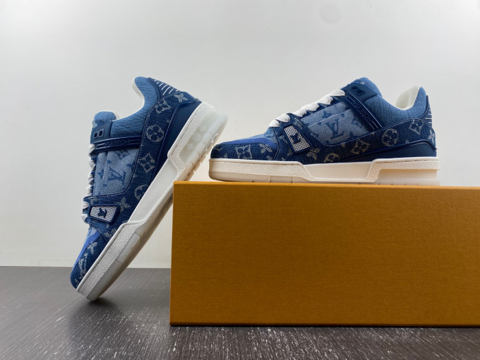 LV TRAINER SNEAKER