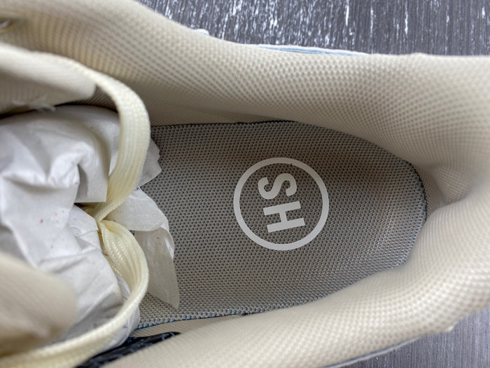 B*PE SNEAKER